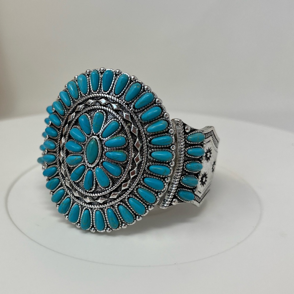 TIPI Turquiose stretchy band BRACELET NWT